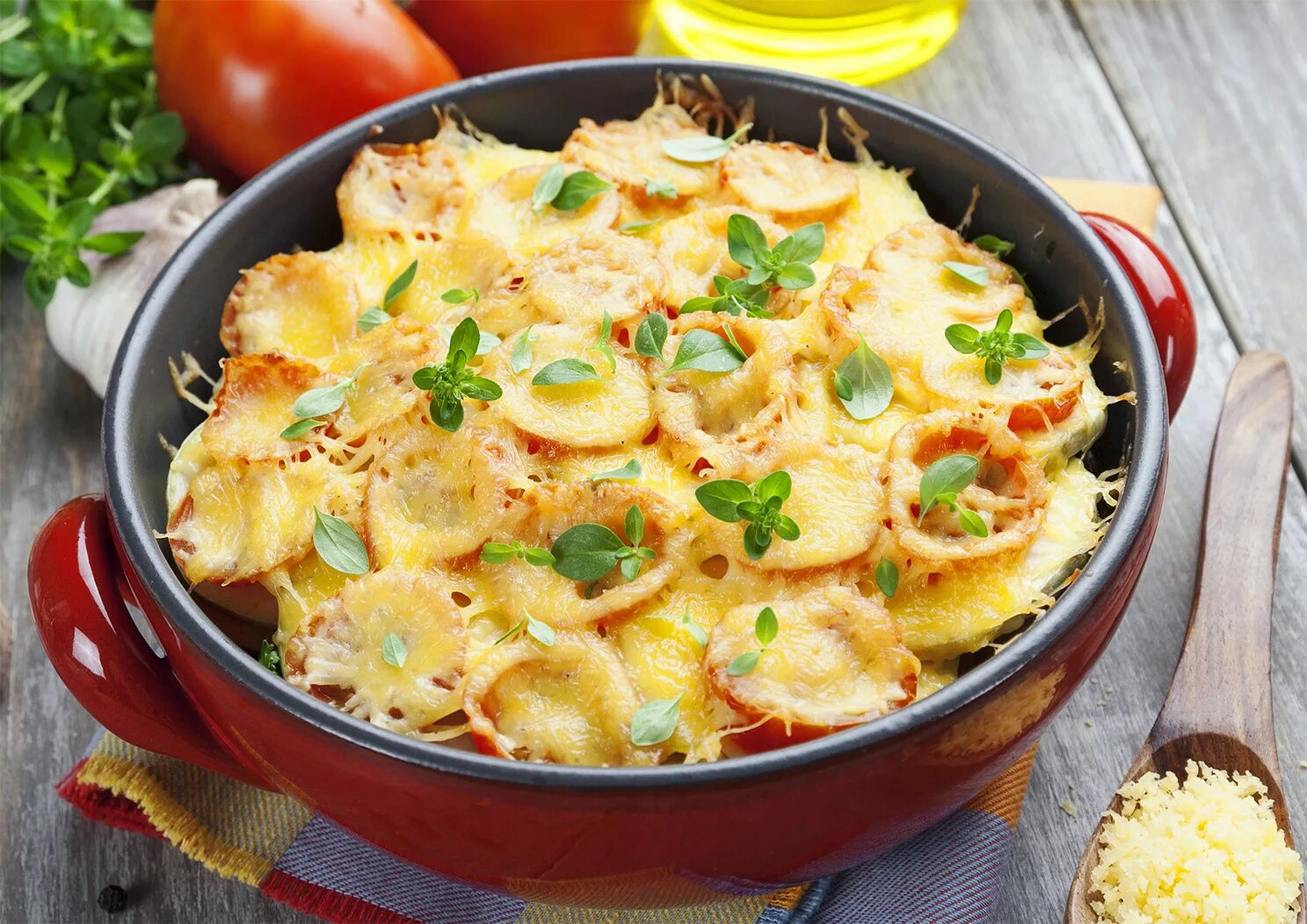 Картошка с помидорами и сыром на сковороде. Картофель кассероль. рыбная кассероль. рыба по монастырски. кабачки под сыром.
