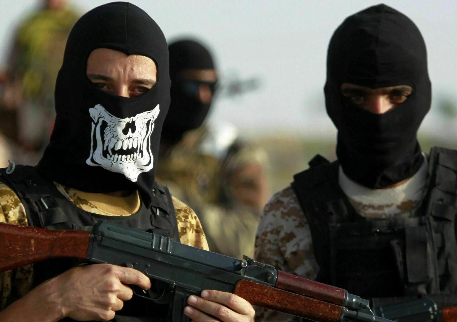 Русские террористы в масках.