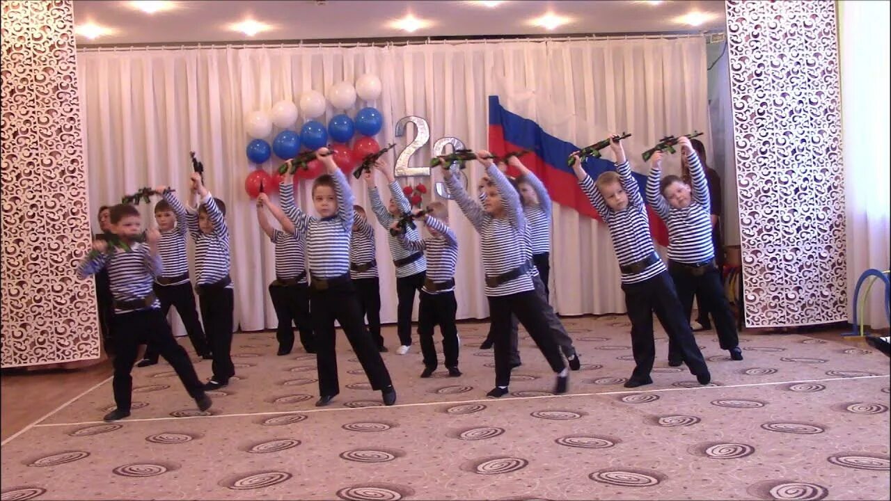 Танец на 23 февраля в детском саду. Танец для мальчиков на 23 февраля. танец мальчиков 23. танец мальчиков с автоматами на 23 февраля в детском саду.