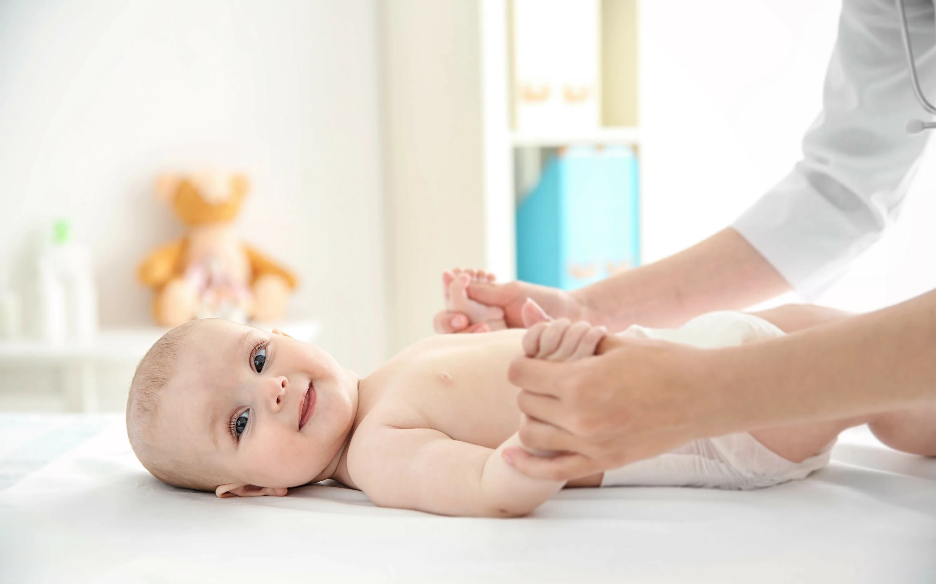 массаж 11 ребенка. детский массаж. массаж новорожденному. массаж детям. детский массаж спины.