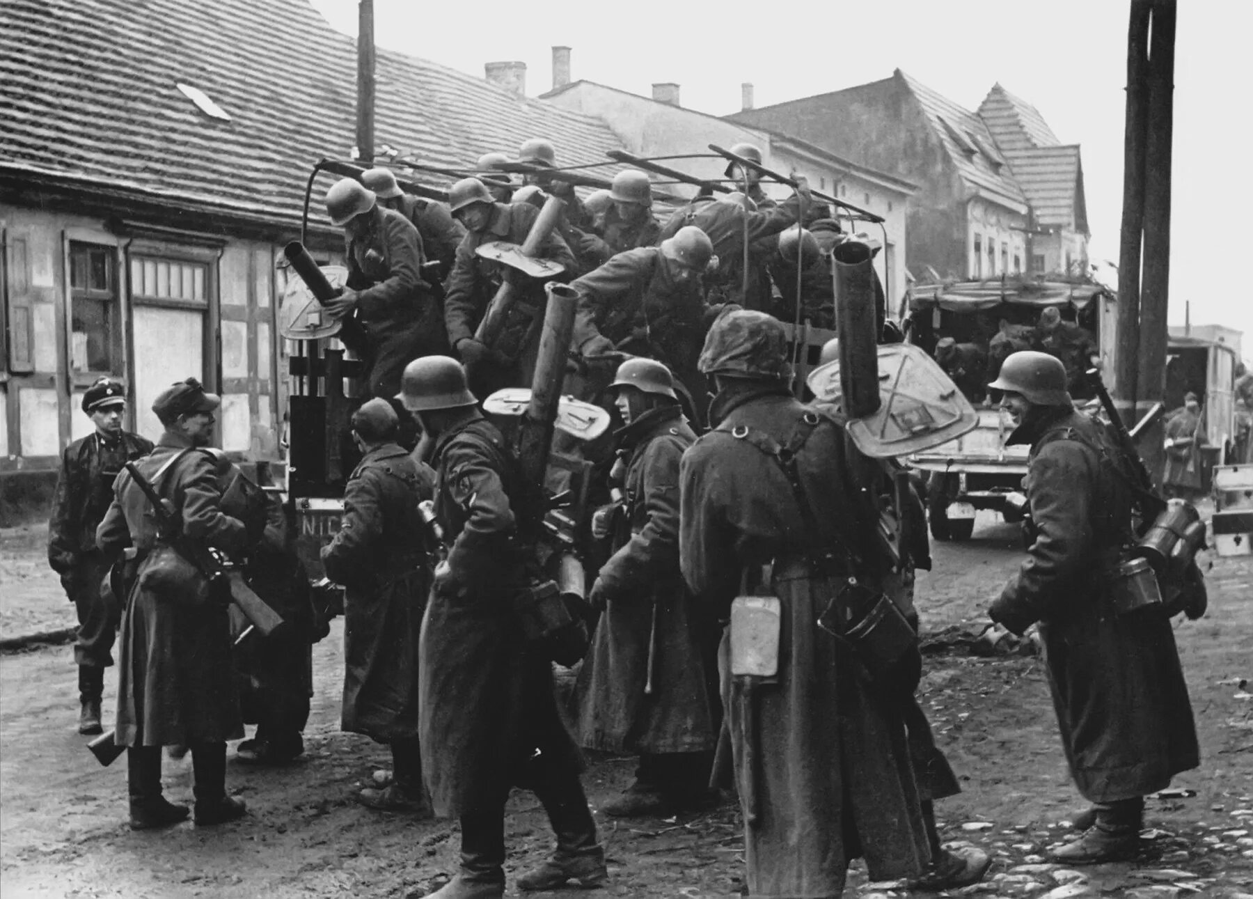 Немецкие города времен великой отечественной. Шарлемань СС 1945. СС 4th SS Polizei Panzergrenadier Division.