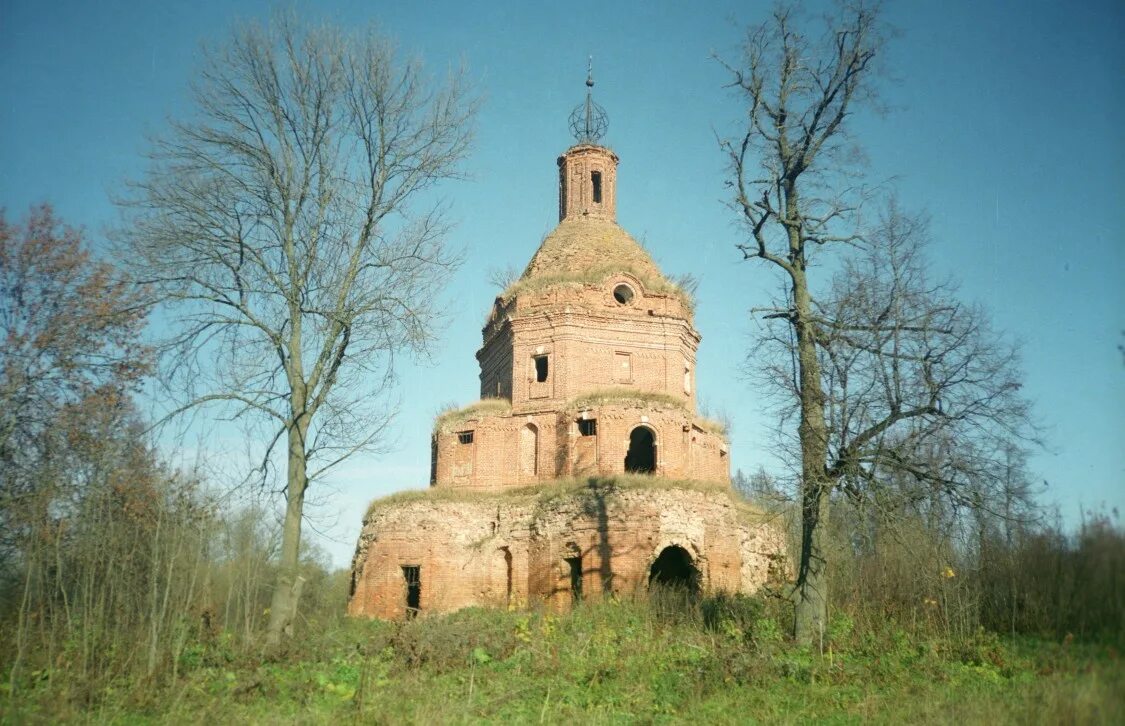 Вознесенье тарусский район. Вознесенская Церковь Тарусский район Калужской. Храм Вознесения Тарусский район. Храм Вознесения Христова Тарусский район. Храм Вознесения в селе Вознесение Калужская область.