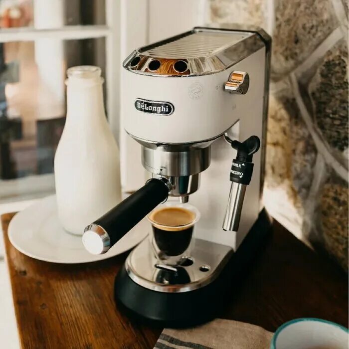 Кофеварка рожковая de'longhi ec 710. Рожковую кофеварку эспрессо. First fa 5464-4 кофеварка. W. Кофеварка латте.