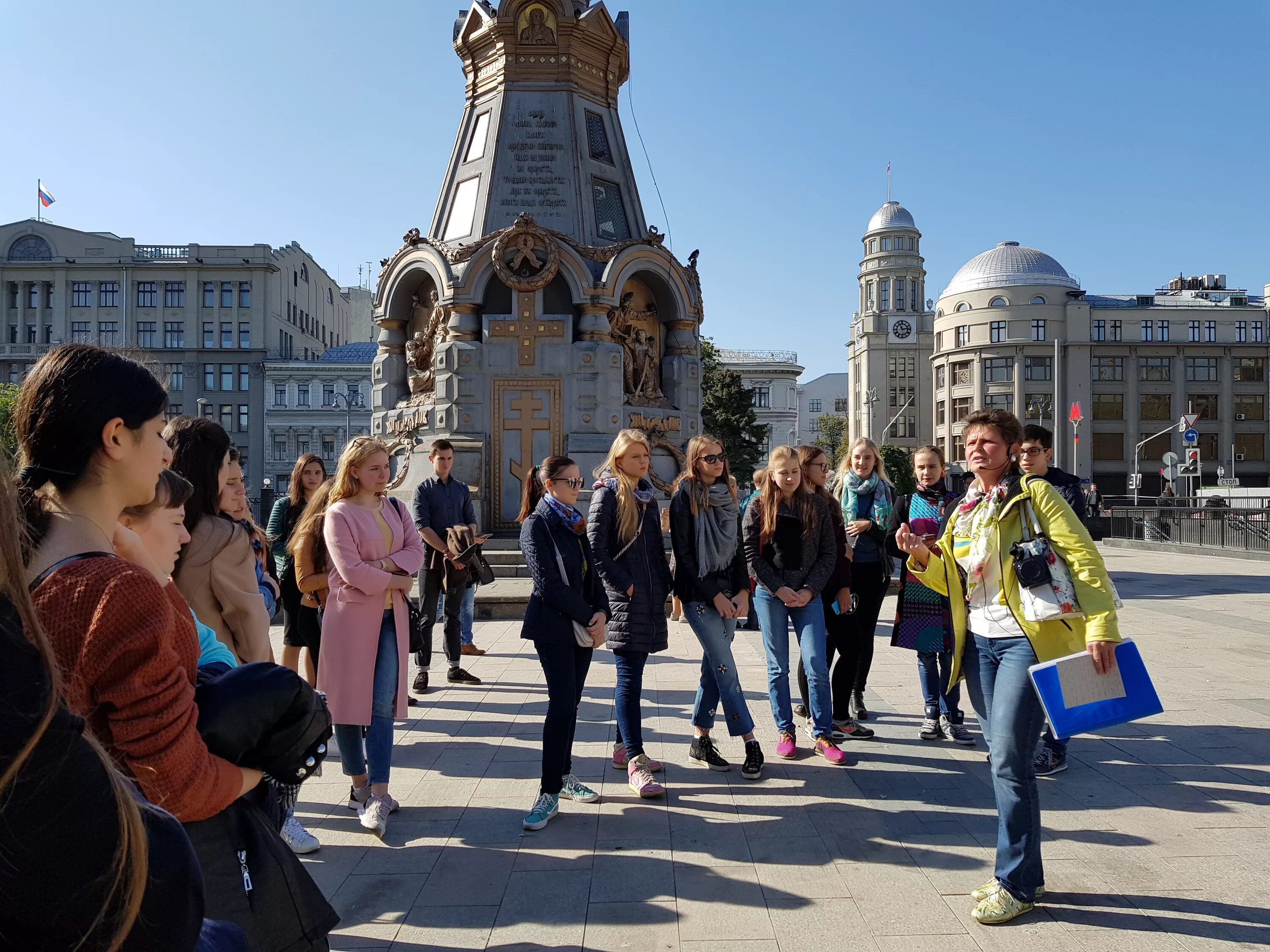 евгения леонова экскурсовод. экскурсии по спб. прогулки по санкт-петербургу. карелию + о. завод мороженого чистая линия экскурсия.