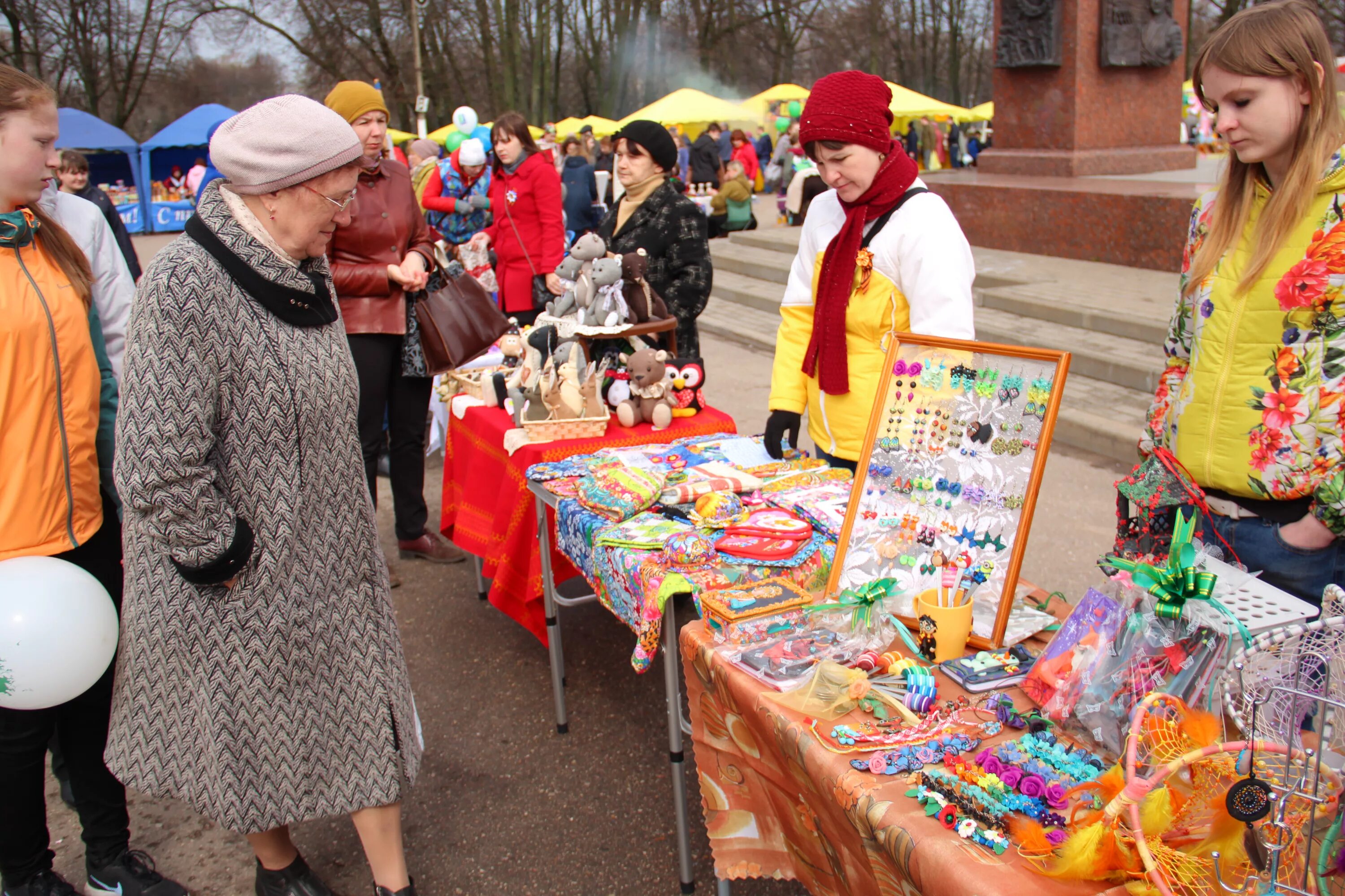 Ярмарка в великих луках