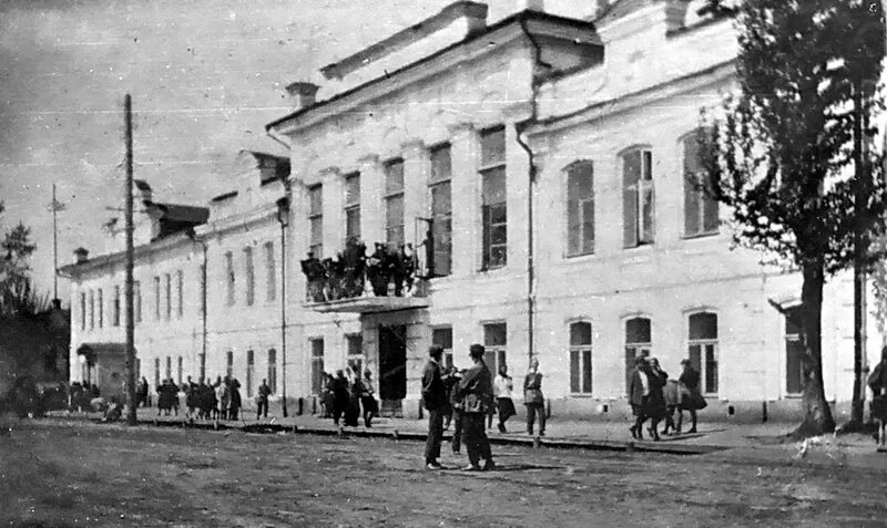 Филармония Курган старое здание. Александровская женская гимназия Курган. Курганская областная филармония Курган. Театр драмы здание Курган. Гимназия куйбышева