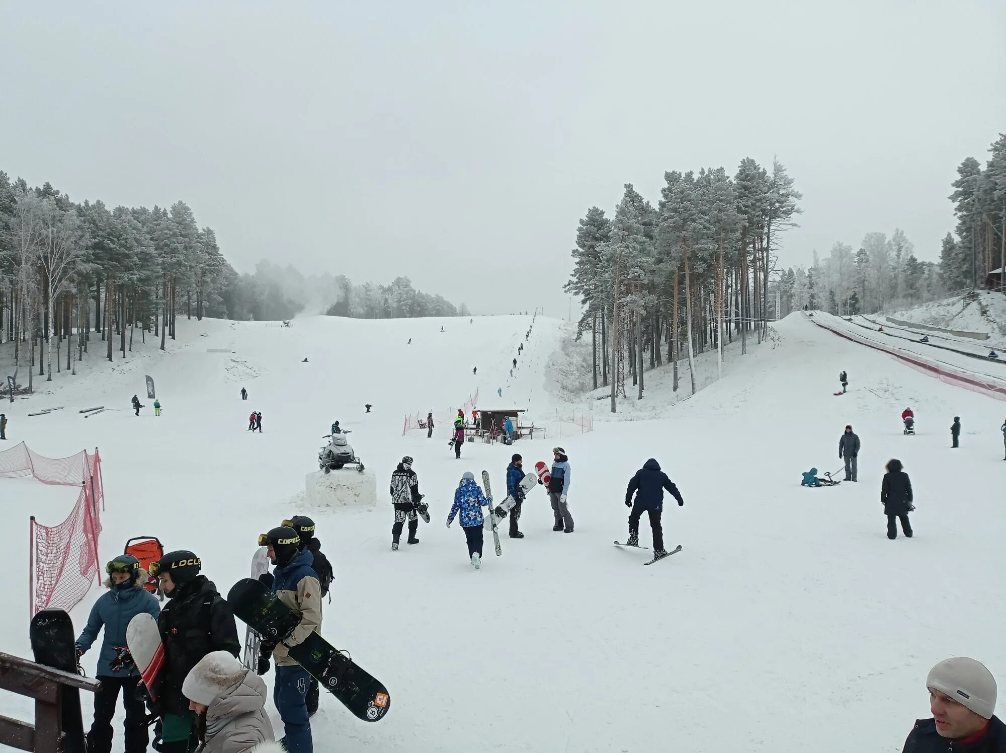 Кулига тюмень цены. Кулига парк Тюмень. Кулига парк горнолыжка. Кулига парк Тюмень горки. Горнолыжный курорт Кулига парк Тюмень.