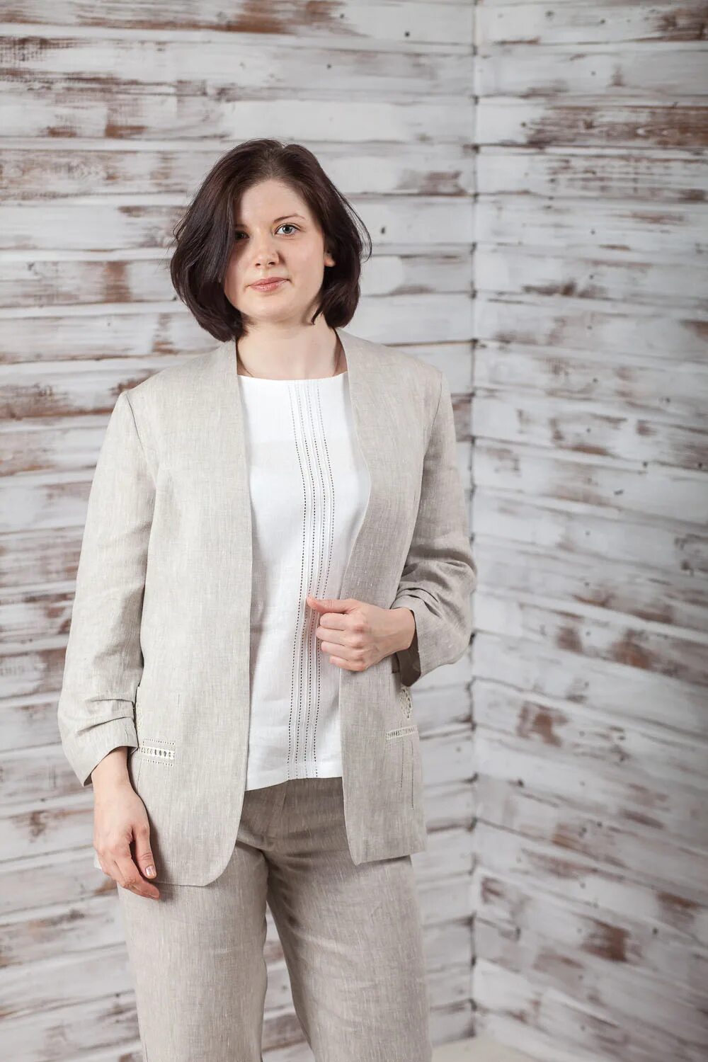 Женская лена. Немецкая модель лена герке. Футболка для лены. Жакет из льна женский. Летние костюмы из льна для женщин.