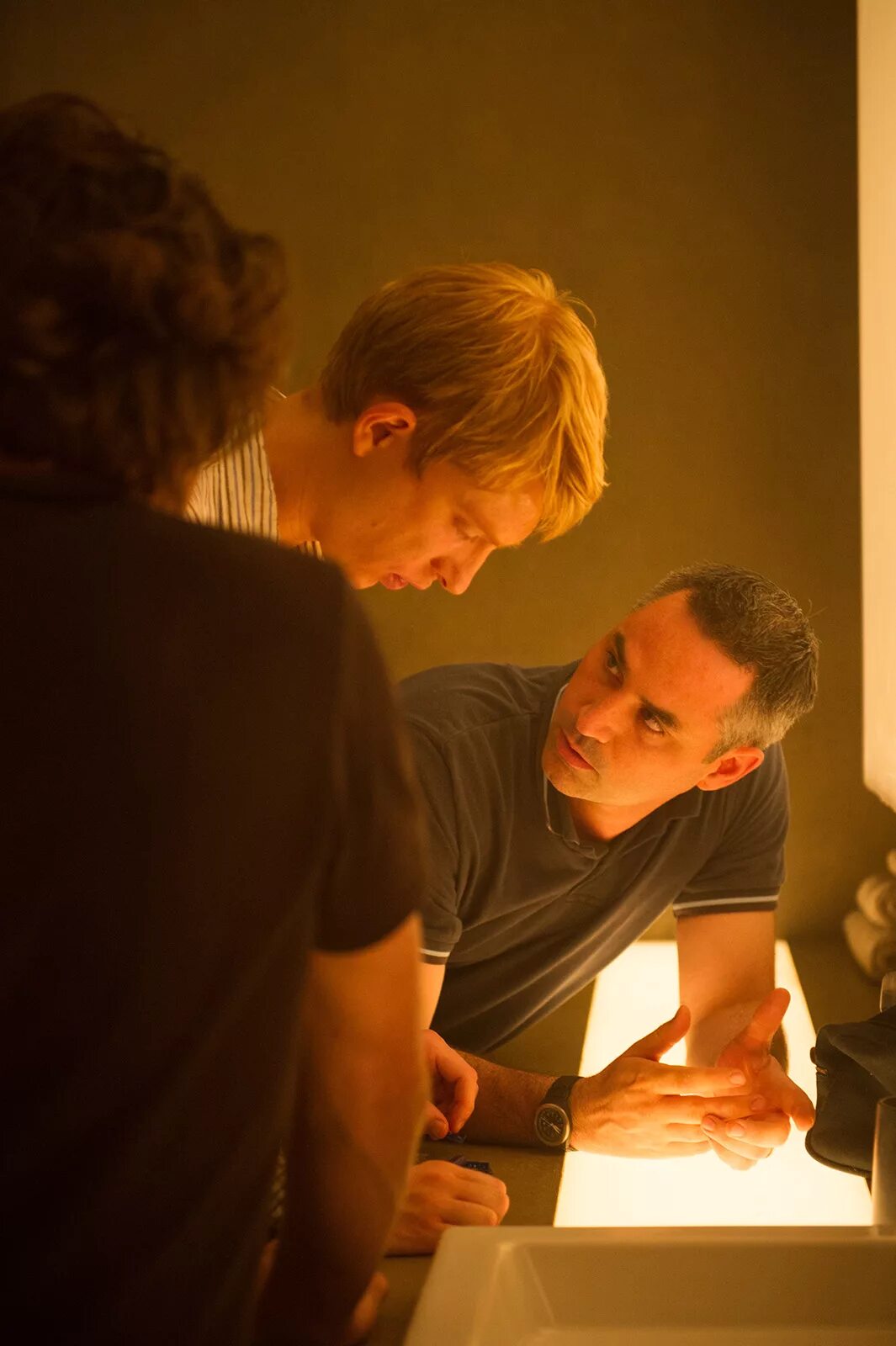 Оскар айзек фильм про робота. Ex movie. Oscar isaac ex machina. Оскар айзек из машины. Ex movie.