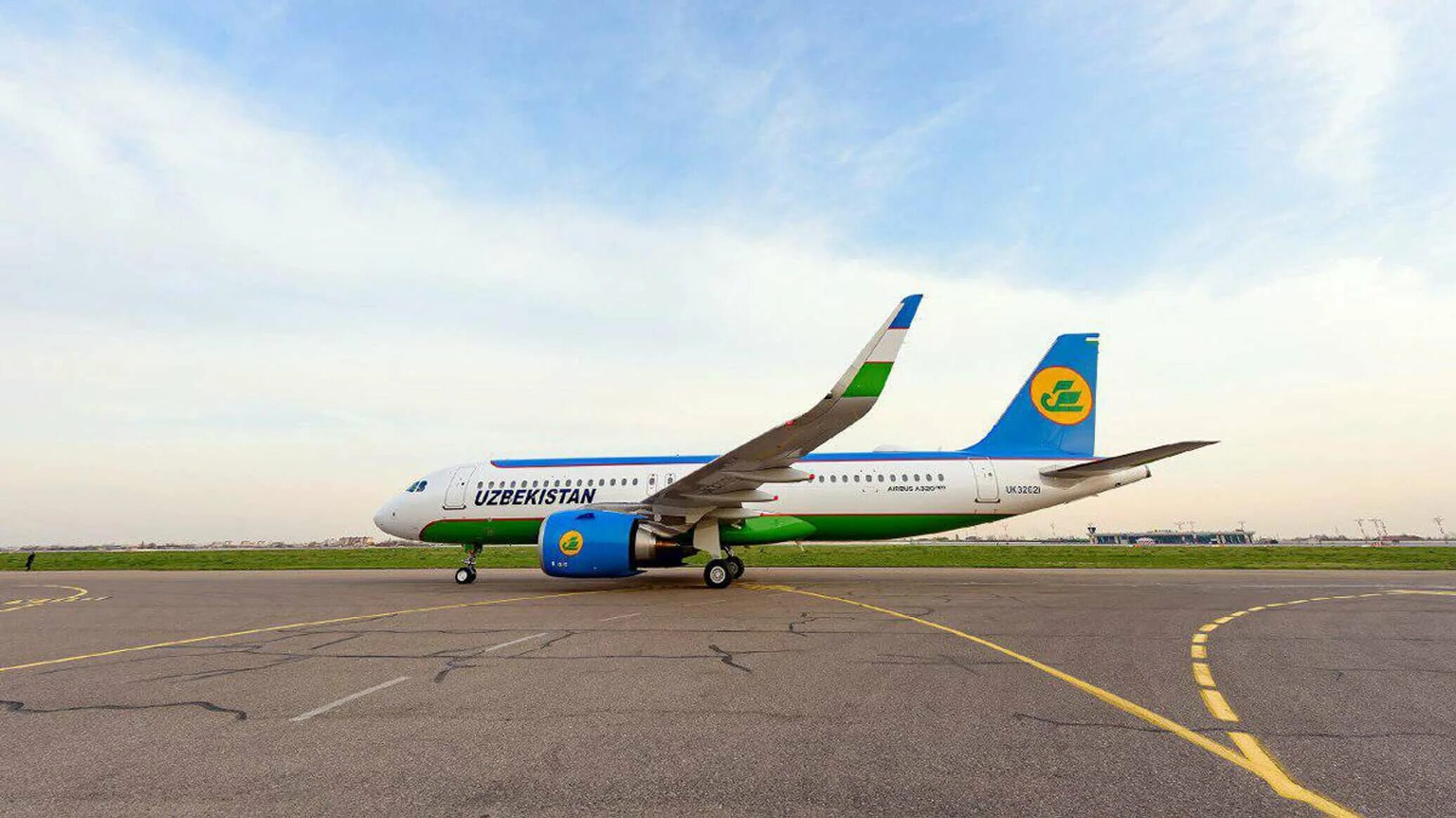 Авиакомпания ташкент. Самолет Узбекистан хаво йуллари. A320neo Uzbekistan Airways. Airbus a321 Neo Uzbekistan Airways. Airbus a320neo Узбекистан.