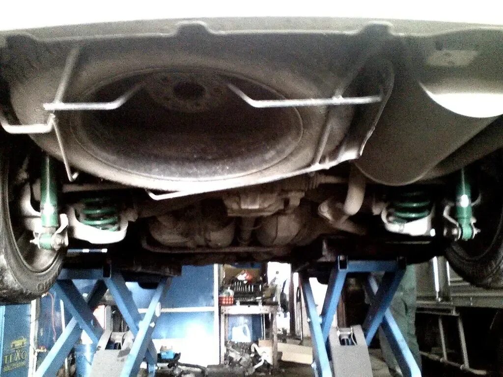 Запаска хонда степвагон. Запаска honda stepwgn rk5. honda fit днище. honda stepwgn rp5 запаска. днище honda stepwgn.