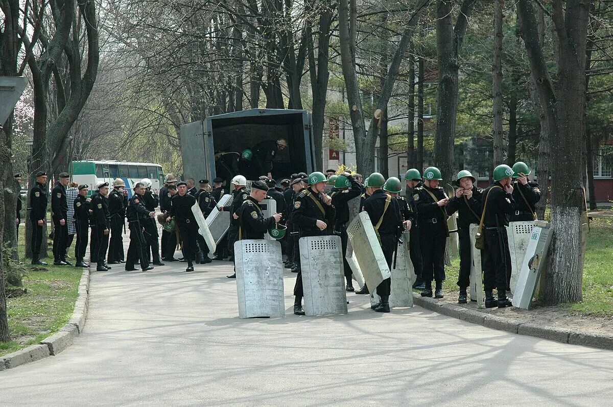 10 апреля 2009. 7 апреля 2009 беспорядки в кишинёве. массовые беспорядки в кишинёве 2009.