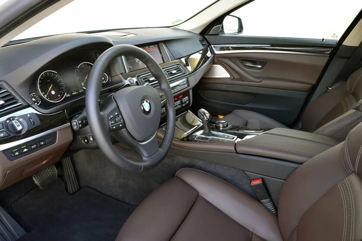 F10 полный привод. BMW f10 530d салон. BMW 530 f10. BMW 5 f10 Interior. BMW 5 f10 салон.