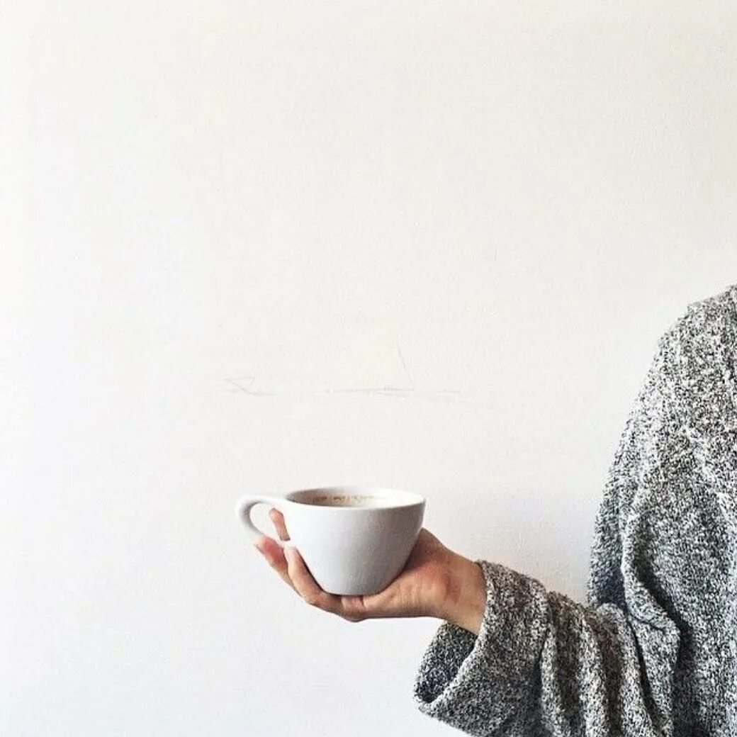 Открытки с добрым утром минималистические. Кофе цветы минимализм. Эстетика еды минимализм. Флэтлей чай. Минимализм утро.