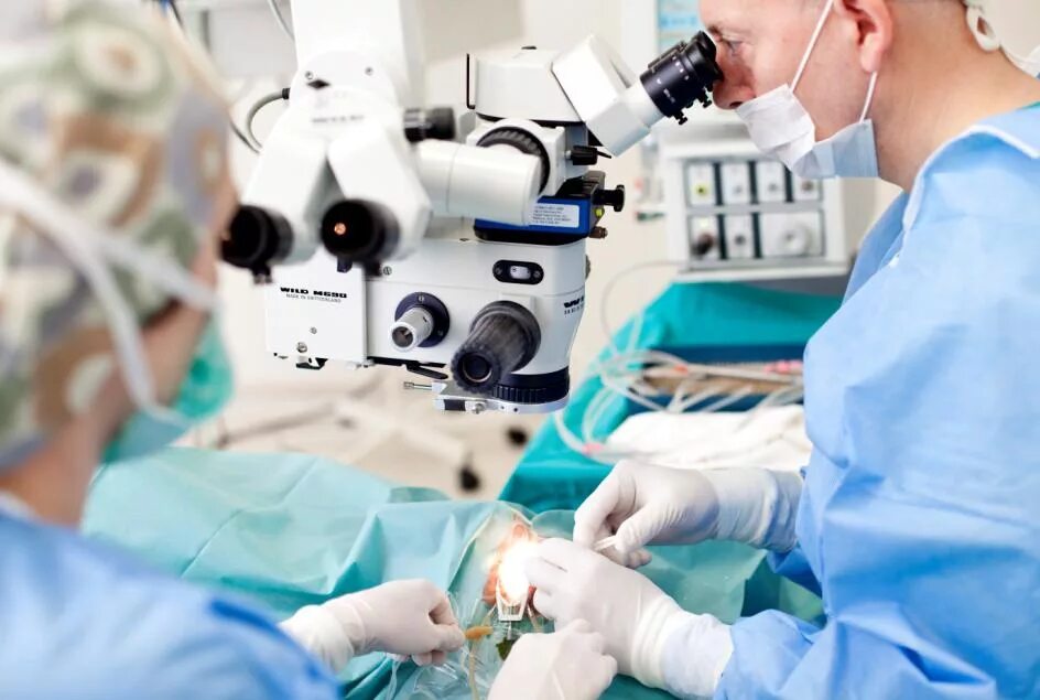 Офтальмологическая операция. Офтальмология операции лазерная. Лазерные технологии в офтальмологии. Какие операции делают лазером