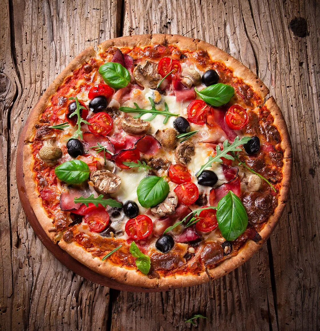 Pizza ready бесплатные покупки. Итальянская пицца. Фотообои пицца. Пицца сверху. Самая вкусная пицца.