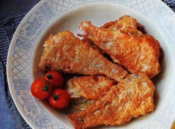 Окунь морской в кляре на сковороде