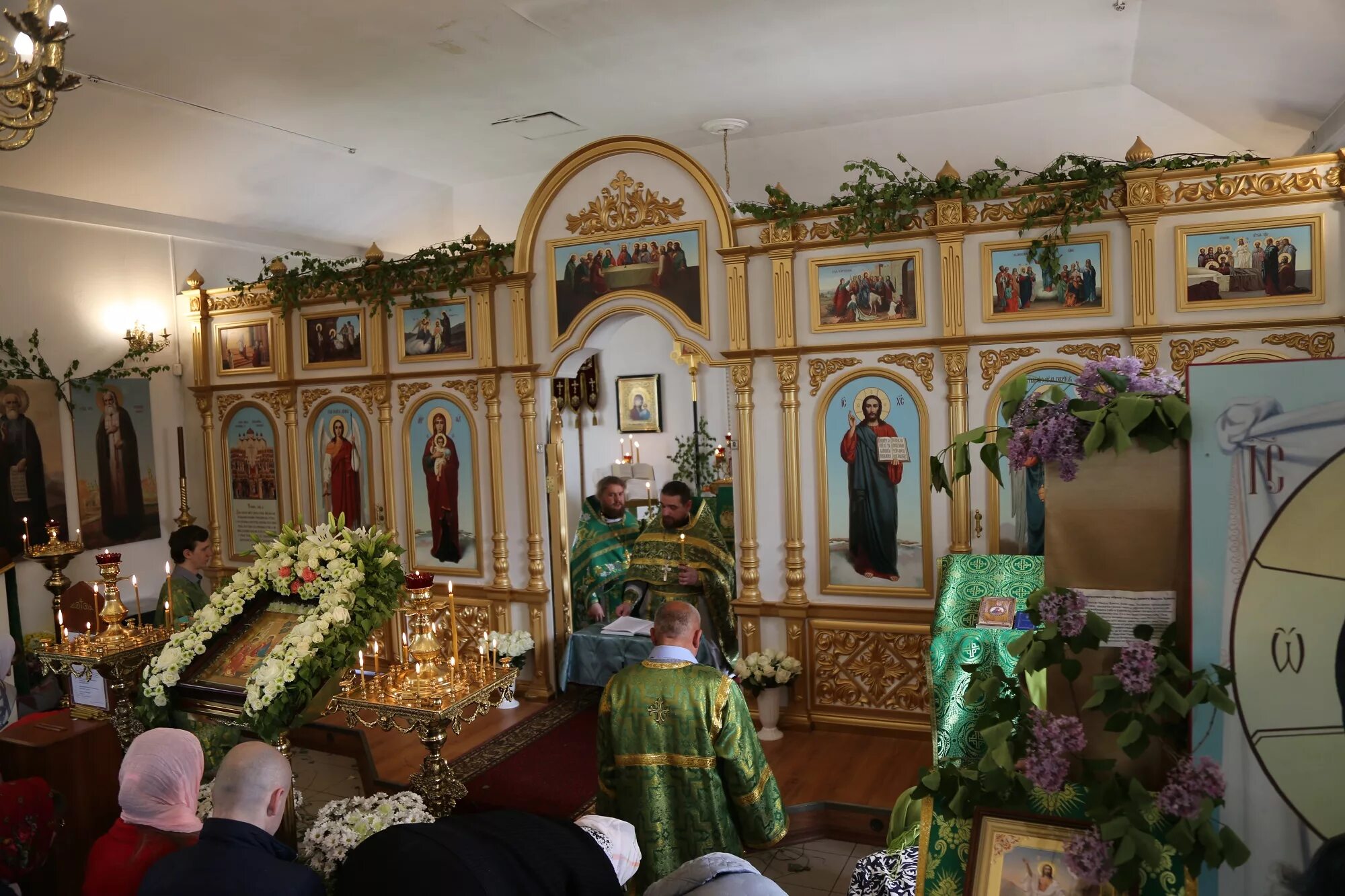 коммунарка храм служба. коммунарка храм служба. новый храм в коммунарке. иоанн настоятель в храме преображения господня в коммунарке. храм в коммунарке.