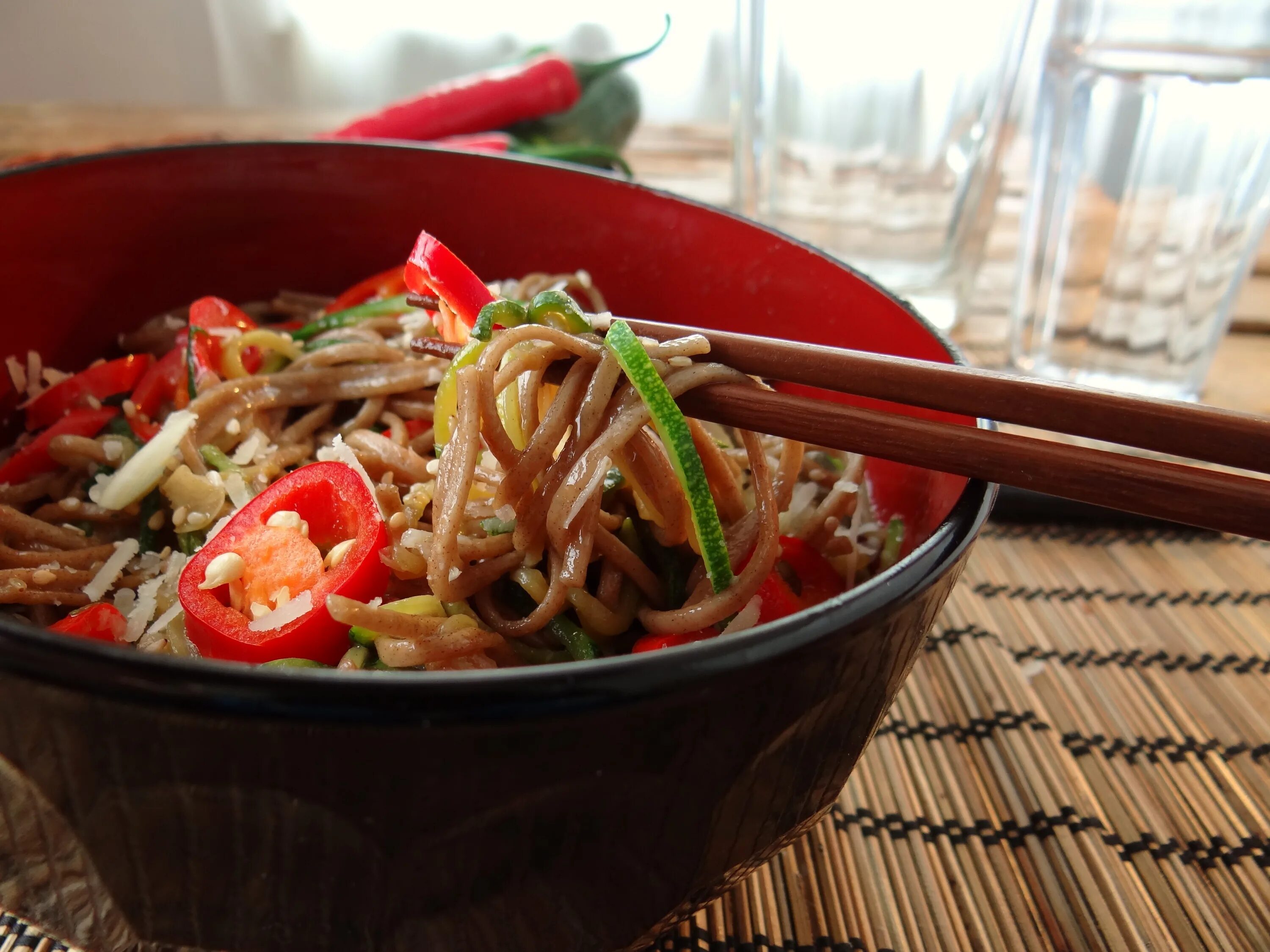 Лапша фото. Фунчоза гречневая лапша. Удон,рамен,соба,фунчоза. Лапша Bowl Noodle. Лапша для кукси.