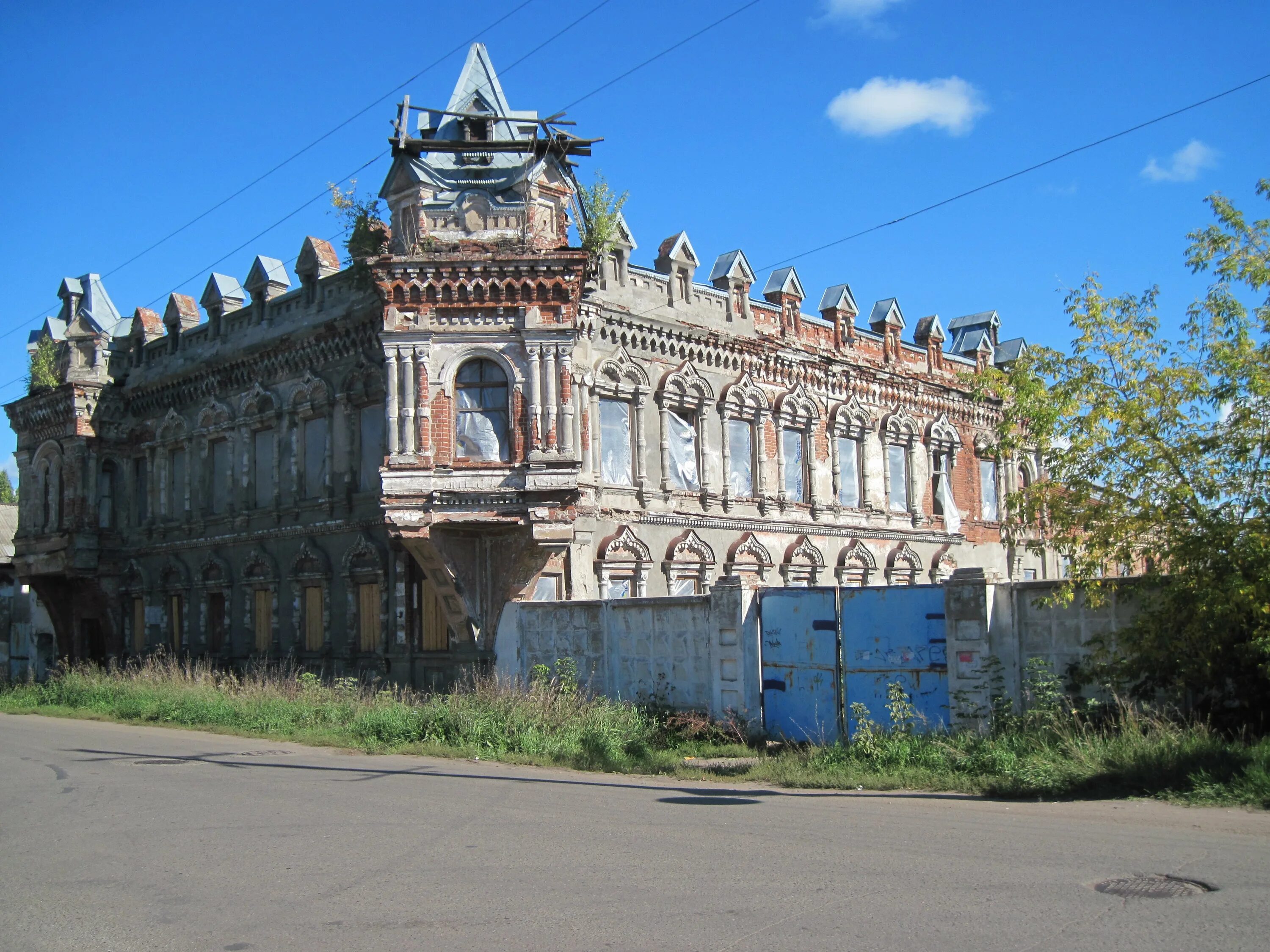 Мяо сарапул. Дом купца корешева сарапул. дом башенина сарапул. исторические здания г. сарапула удмуртия. дом купца башенина.
