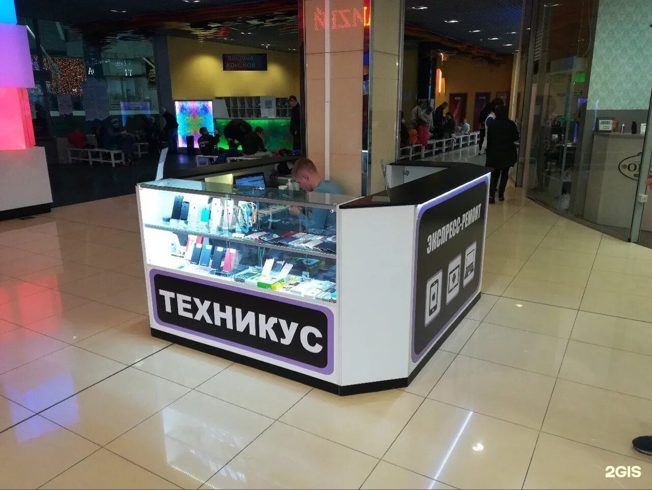 Островок letique в москве. Остров в тц. Сити островок. Сити островок. Торговый островок.