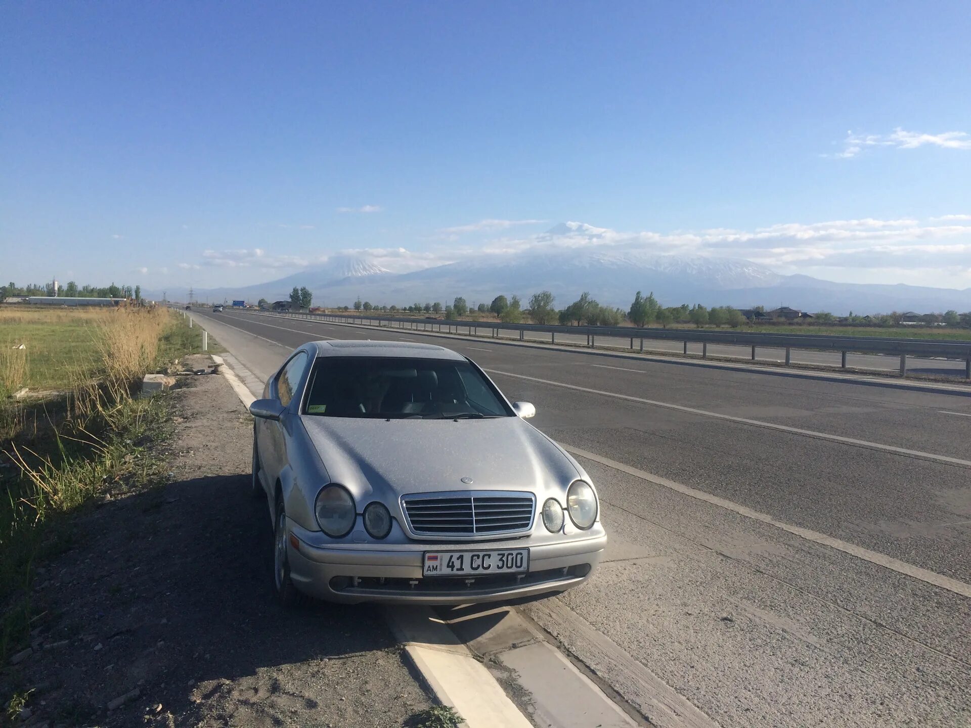 Мерседес ереван. Mercedes Yerevan. Avangard Motors Мерседес Ереван. Сервис Мерседеса в Ереване. Мерседес в Ереване салон.