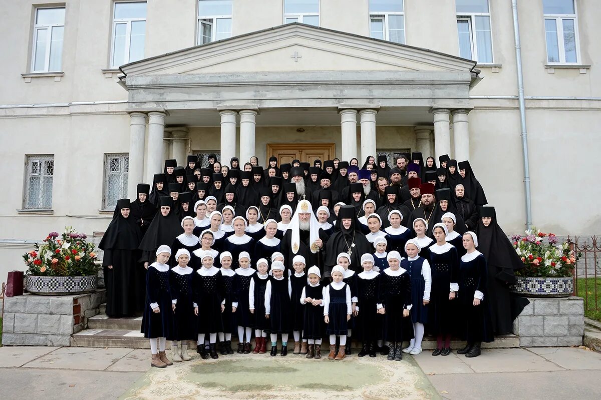 покровский хотьков монастырь приют. приют хотьково. хор приюта покровского монастыря фото. монахиня иннокентия мноян хотьковского монастыря. дети в монастыре.