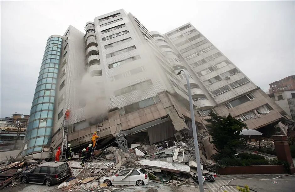 Землетрясение tsmc. Тайвань ЦУНАМИ. Hyundai building Collapsed 2022. Землетрясение в Японии. Здания Японии для землетрясений.