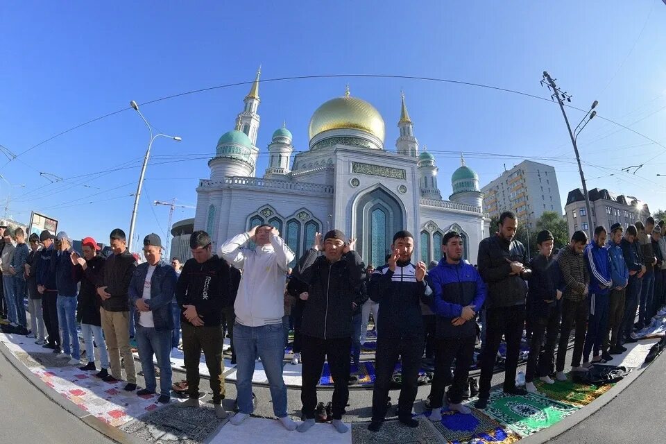 Марнеули Курбан байрам. Мусульмант в Курбан байран в Москве. Ураза-байрам 2023 Московская Соборная мечеть.