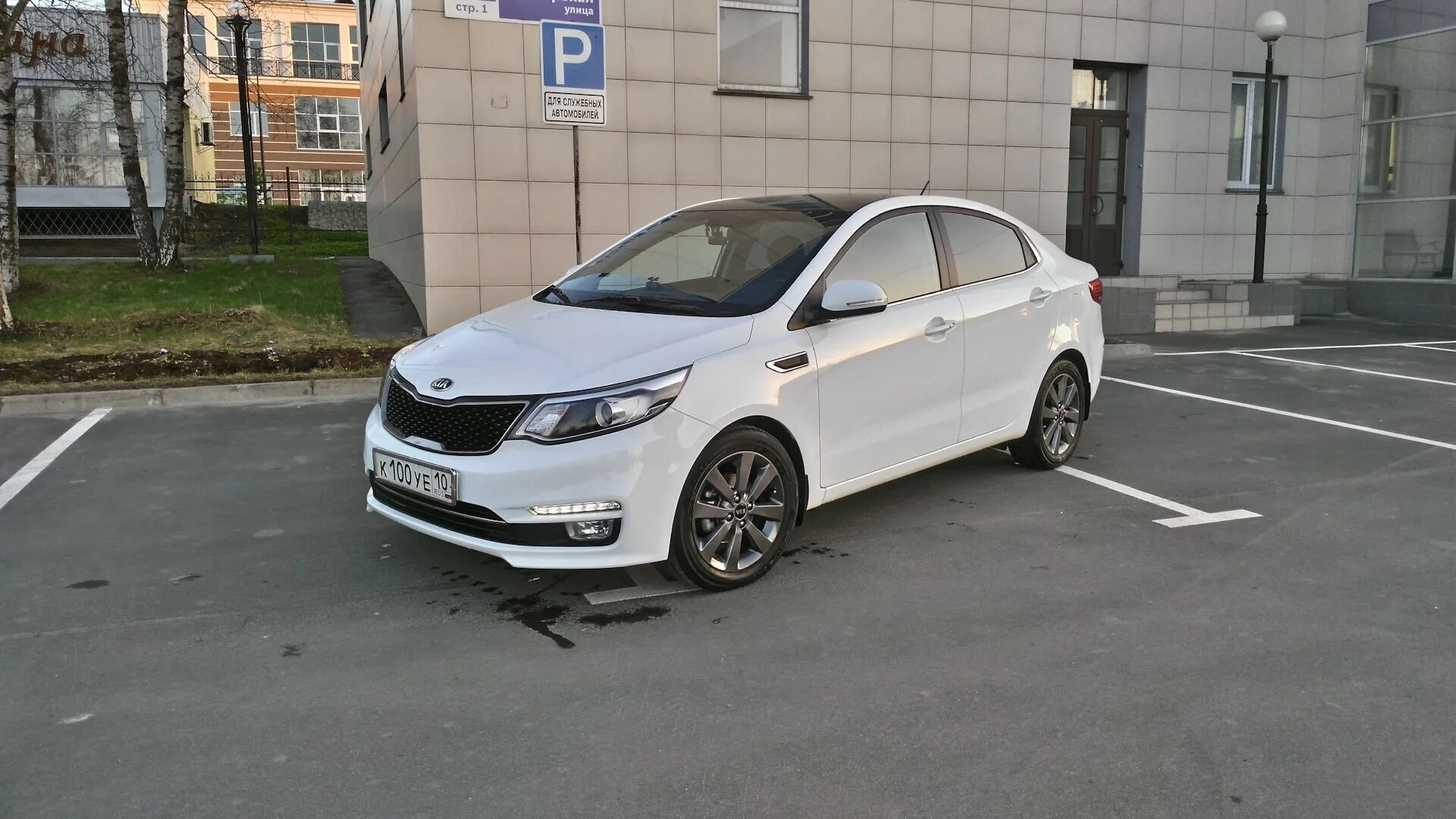 Kia Rio 3 r16. Kia Rio r16 Premium. Kia Rio 3 диски r16. White Kia Rio r16.