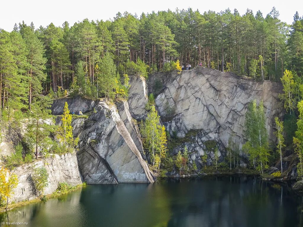 Тальков камень сысерть. Парк в сысерти тальков камень. Парк в сысерти тальков камень. Сысерть озеро тальков камень. Озеро тальков камень свердловская область.