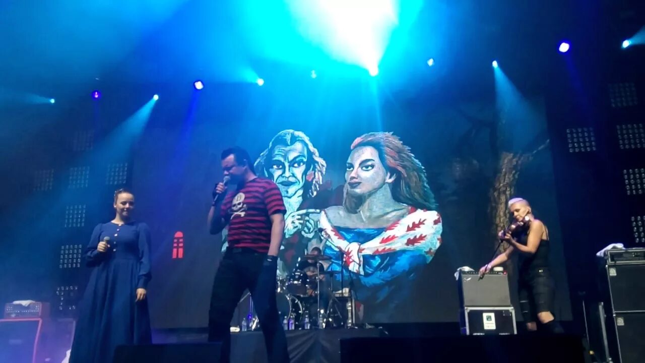 Балунов киш. Михаил горшенёв поет с девушкой. Девушка и граф кто поет. Пресс-секретарём группы «король и шут» анастасией рогожниковой. Tribute концерт.