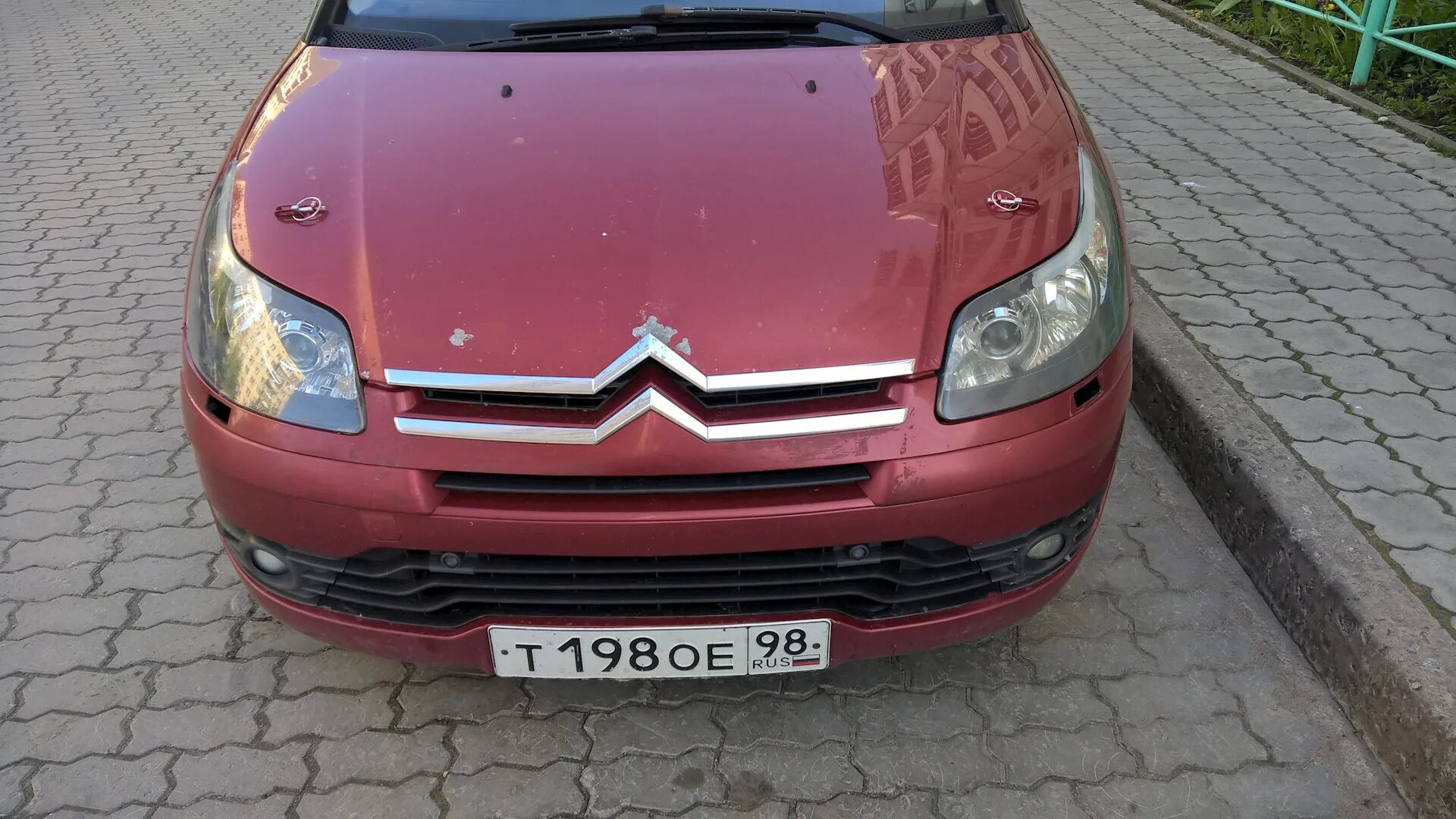 Citroen c4 с ресничками. Citroen c4 фары. Citroen c4 черные фары. Линзы Ситроен с4.