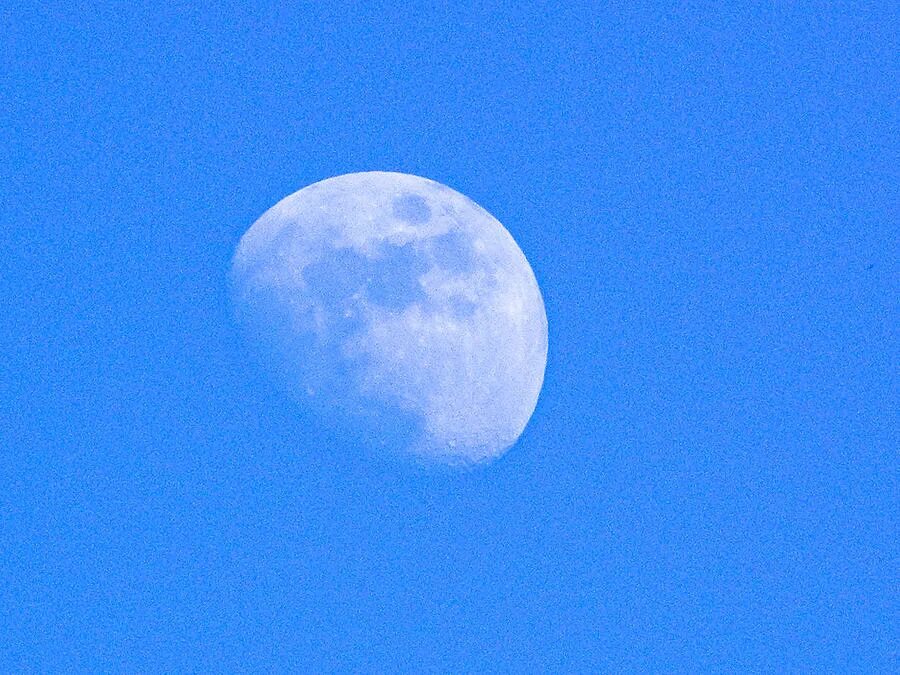 17 день луны. Луна на дневном небе. Луна в дневное время. Moon during Day. Moon in trademarks.