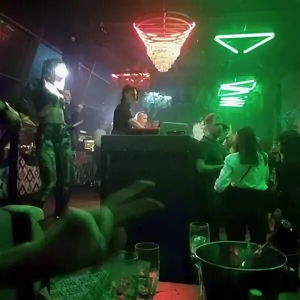 Томми хаус ул дубровинского 1и. Бар томми хаус. томми красноярск бар. томми хаус красноярск. томми хаус красноярск диджей.