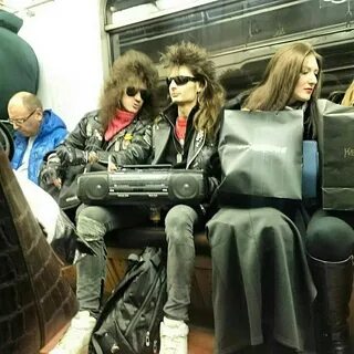 Бумбокс не ездят в метро