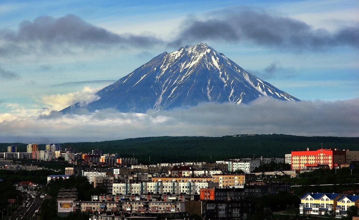 Циан петропавловск камчатский. Петропавловск-Камчатский 35. Площадь Ленина Петропавловск-Камчатский. Петропавловск-Камчатский спальный район. Петропавловск-Камчатский Эстетика.