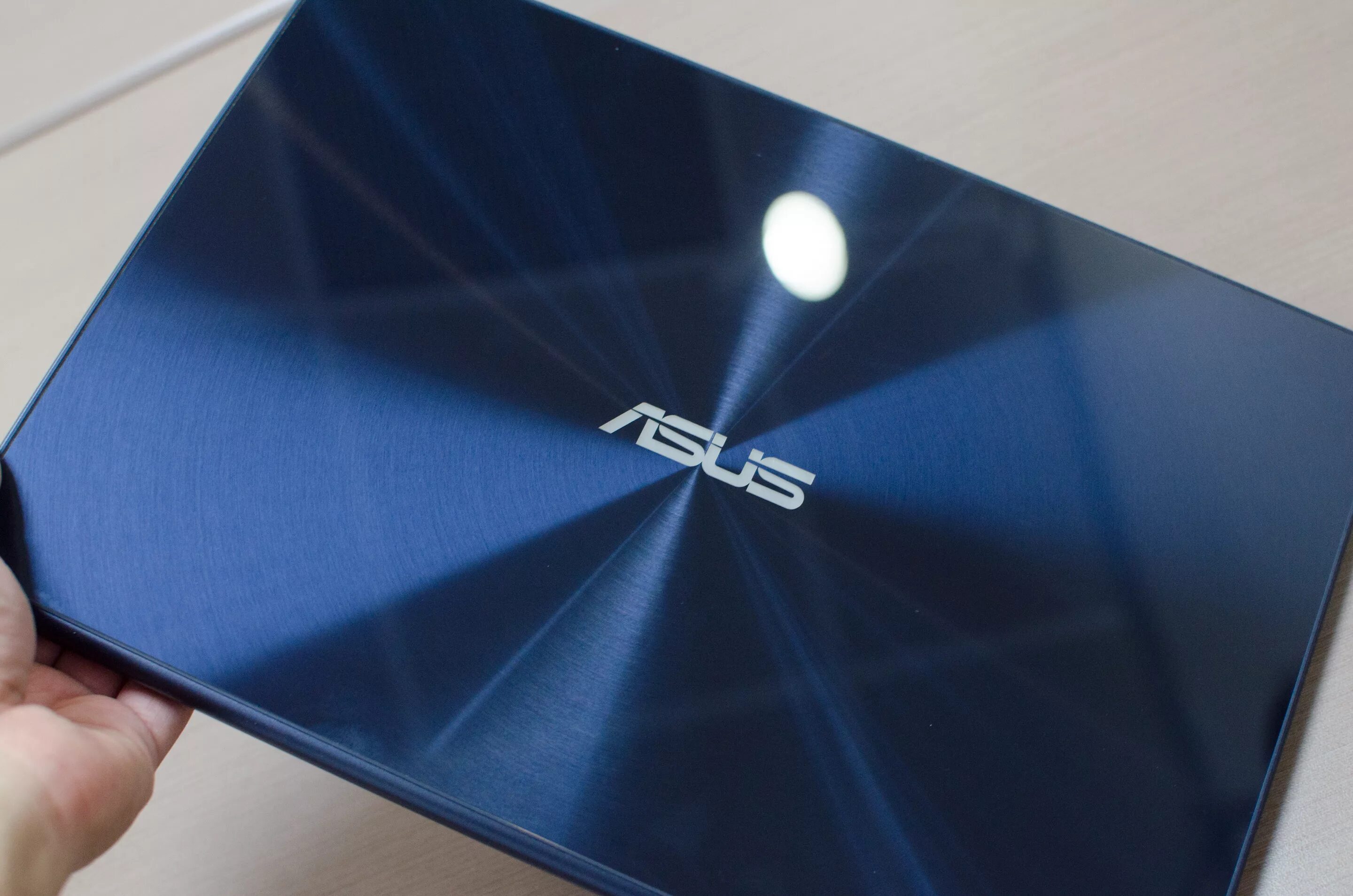 Asus zenbook 16x. ASUS ZENBOOK ux31e. Асус Инфинити. Асус зенбук стекло с подсветкой. ASUS ZENBOOK q409za-EVO Blue.