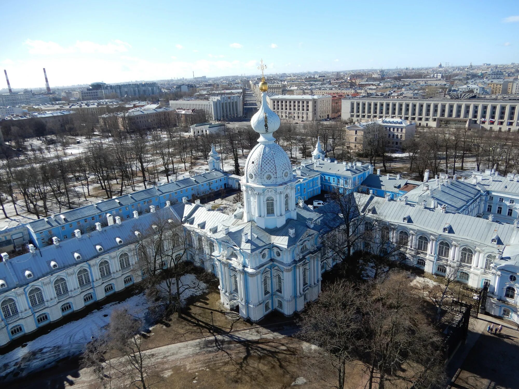 Алло смольный на проводе. Почему говорят смольный на связи. Алло смольный. Реклама в петербурге 163 национальности смольный. Смольный на проводе что значит.