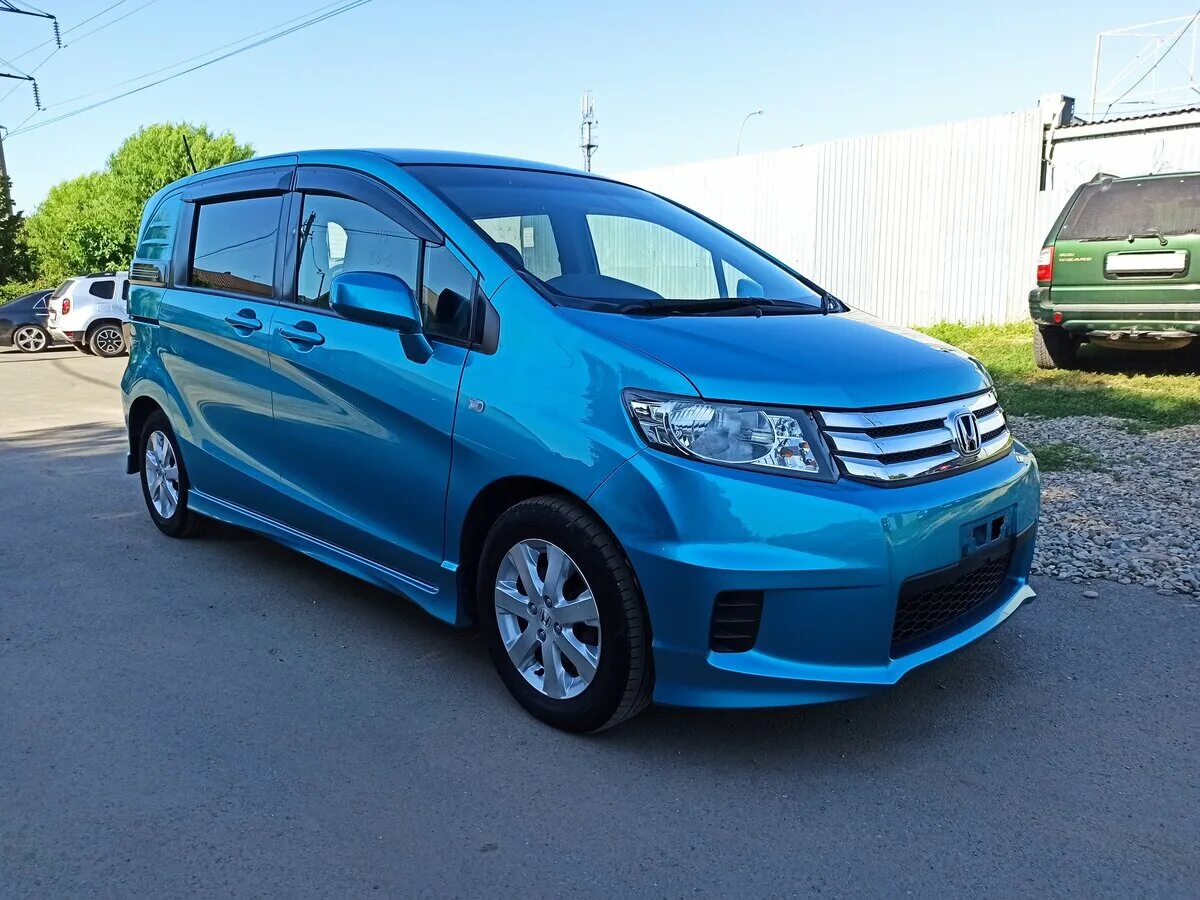 Honda freed 1.5. Хонда Фрид Спайк 2008. Хонда Фрид Спайк 2010. Хонда Фрид Спайк гибрид. Honda freed Spike 2017.