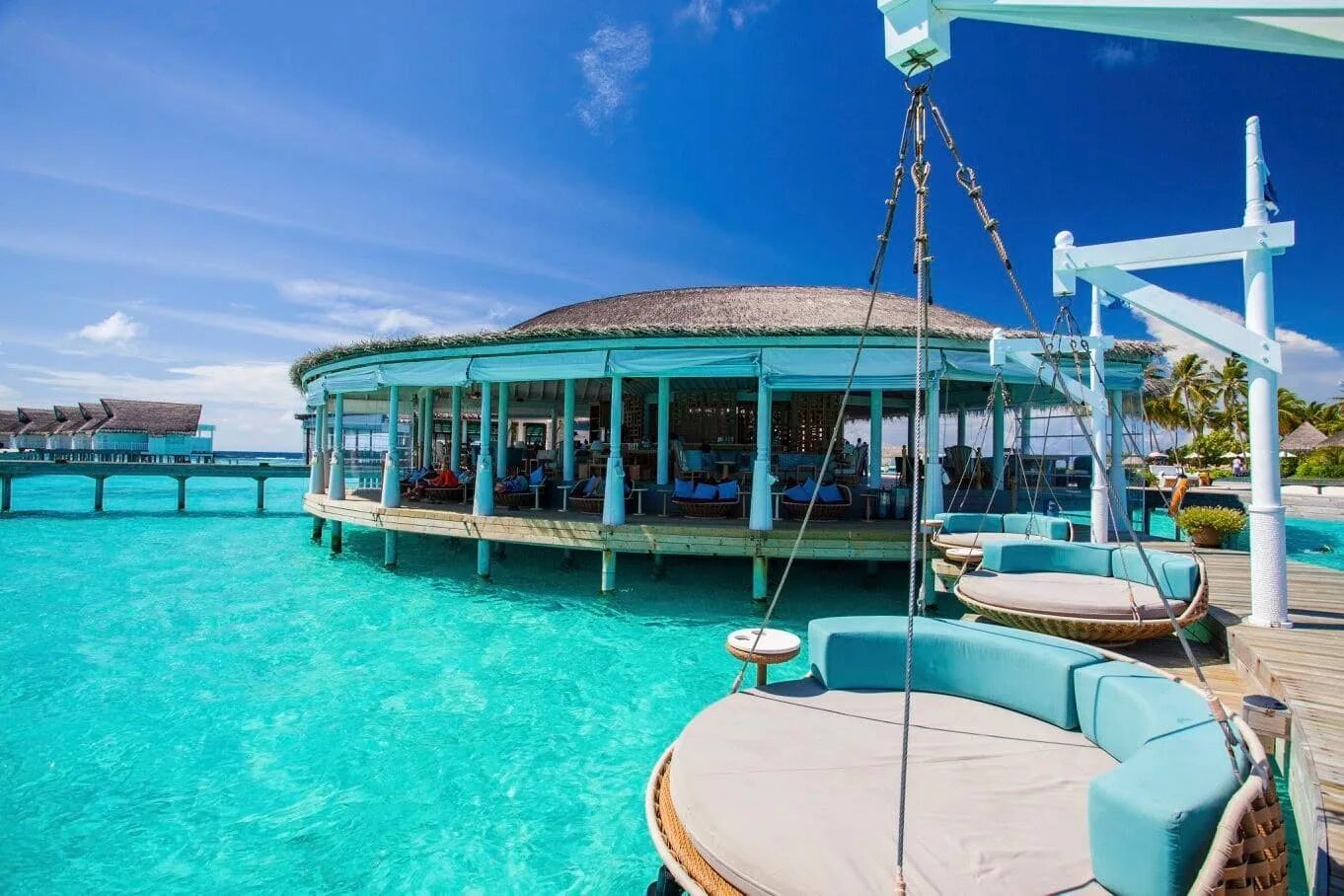 Centara grand island resort. Мальдивы Centara Grand. Отель Centara Grand Island Resort & Spa 5. Мальдивы отель Сентара. Centara Grand Island 5 Мальдивы.