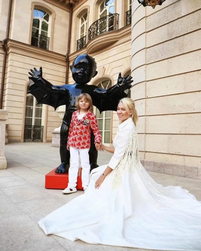 яна рудковская гном гномыч. яна рудковская с сыновьями. андрей батурин сын рудковской. сын яны рудковской. николай батурин сын яны рудковской.