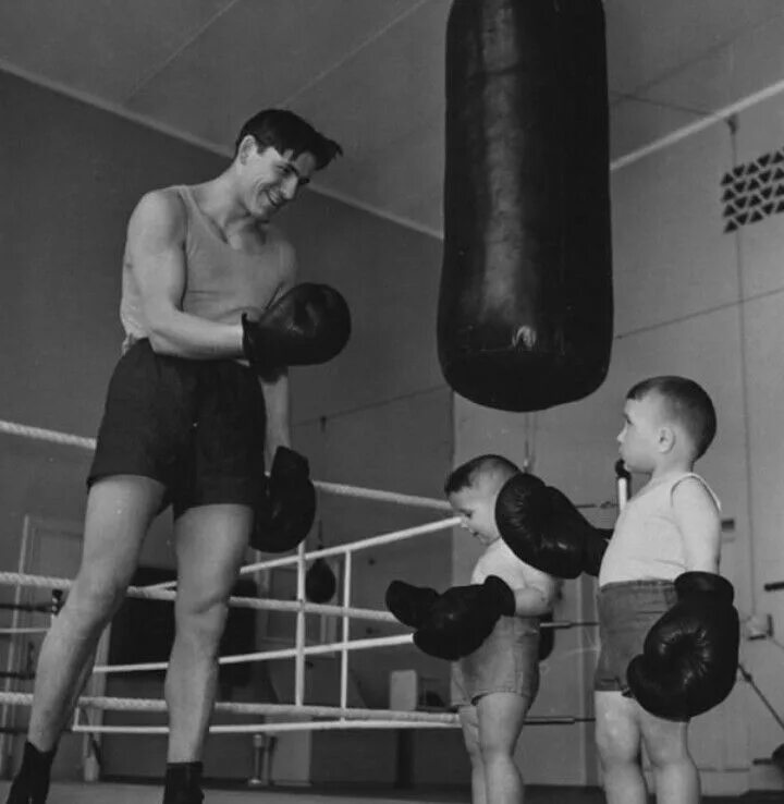 Российские промоутеры по боксу. Чемпионат ссср по боксу 1972 год. Бокс в 90 годы. Бокс 90 годов. Советские боксеры.