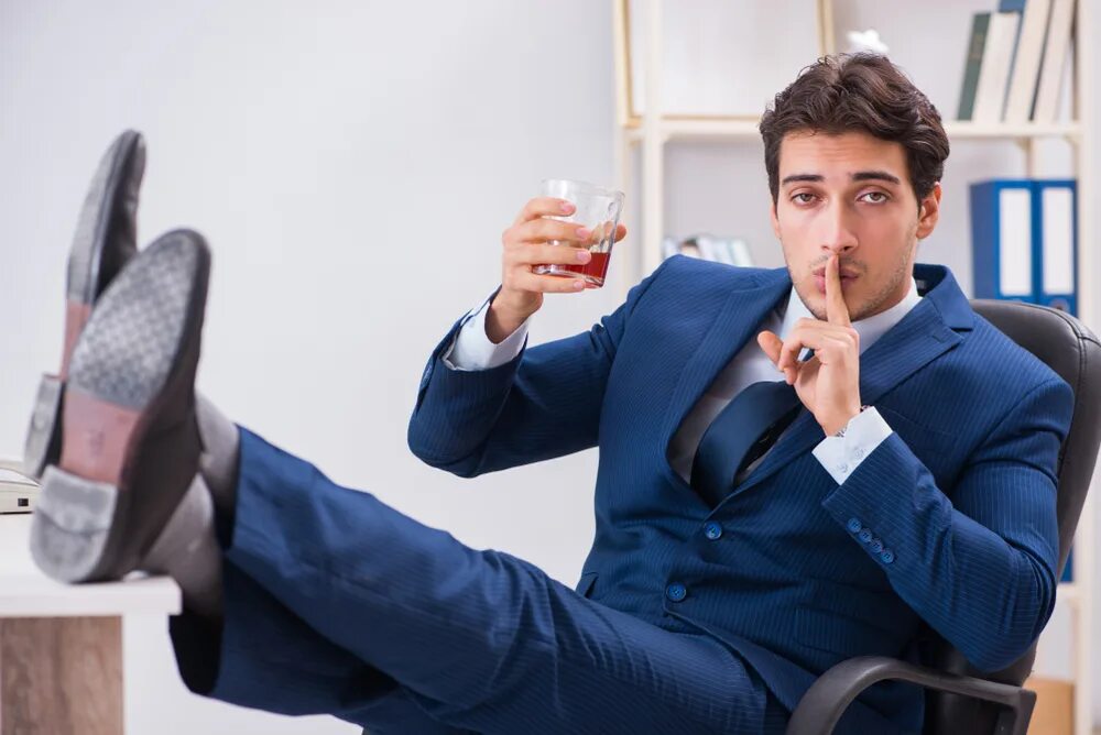 Трудоустройство картинки. Сотрудник находился. Accountant ifrs. Работники под риском увольнения. Обучение на работе.