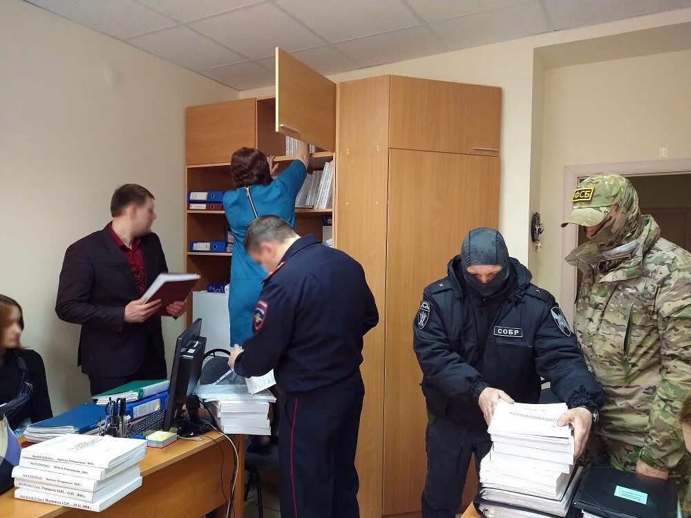 Минибаев ильфир гуссамович задержан. Мент взяточник. Аэропорт челябинск технический директор. Ториков владимир владимирович брянск. Задержан директор школы.