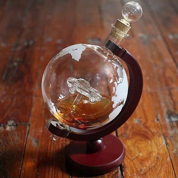 Графин в виде глобуса. Глобус с коньяком. Бутылка в форме глобуса. Бутылка Глобус коньяк.