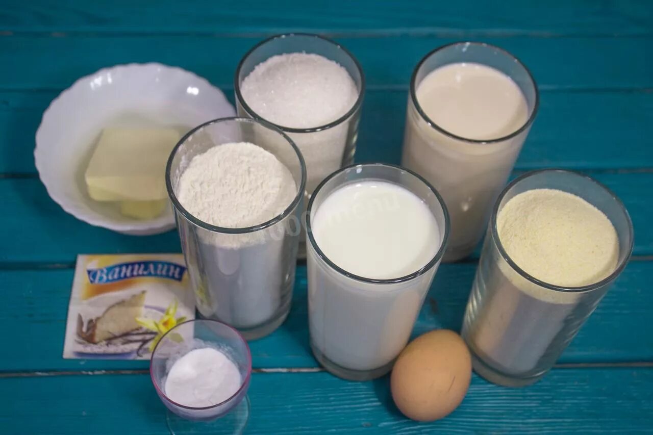 Стакан кефира стакан сахара стакан муки. Ингредиенты для манника на кефире. Кефир с яйцом. Кефир яйцо манка. Кефир манка мука сахар.