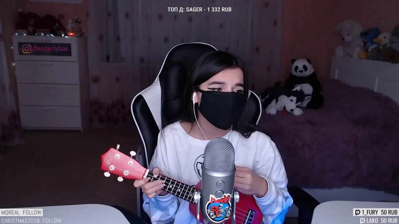 Маньяк поющий песню