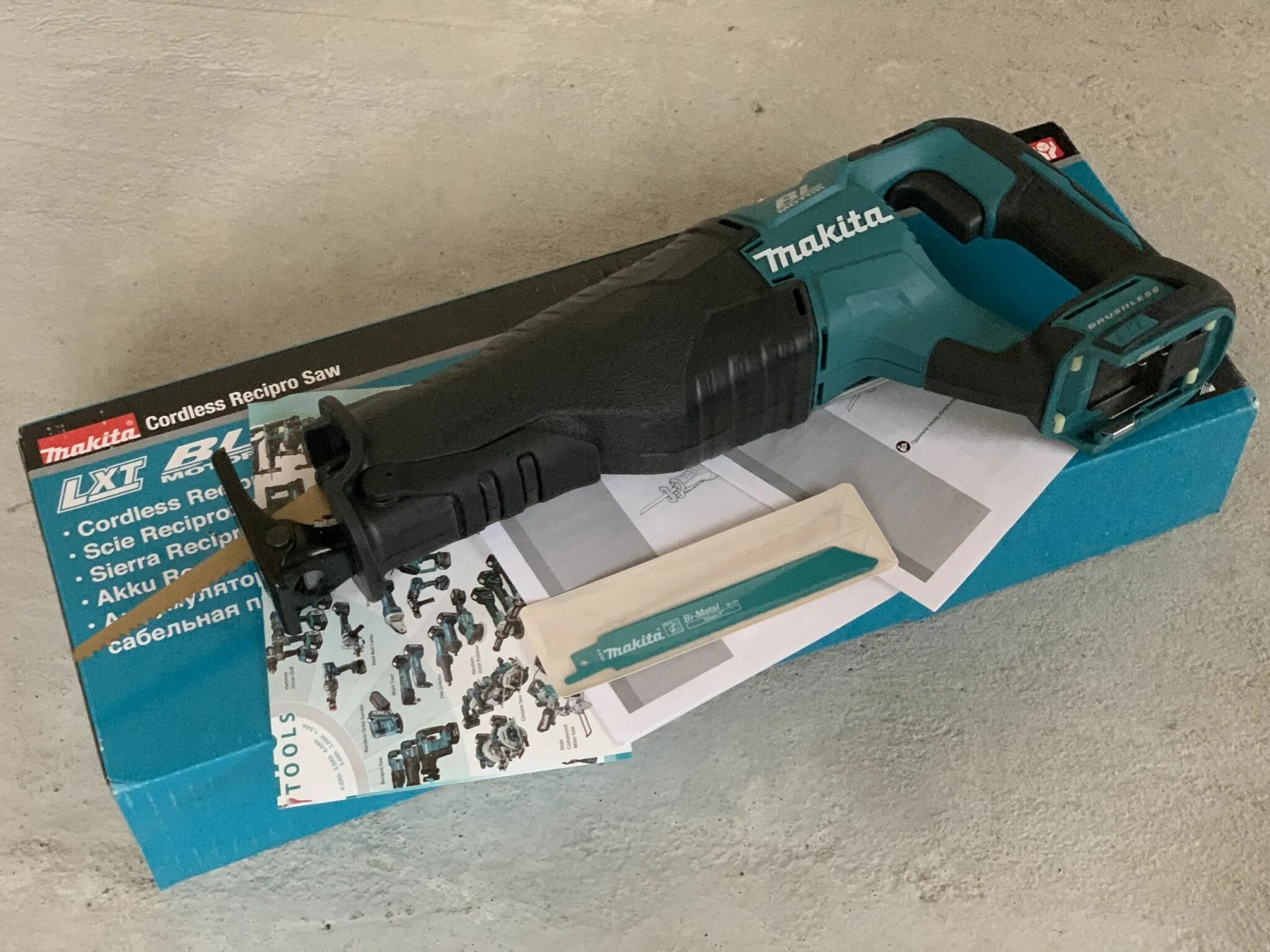 Makita djr187. Сабельная пила Макита аккумуляторная. Аккумуляторная сабельная пила Makita djr186rfe. Аккумуляторная сабельная пила Makita djr185rme. Сабельная пила lxt