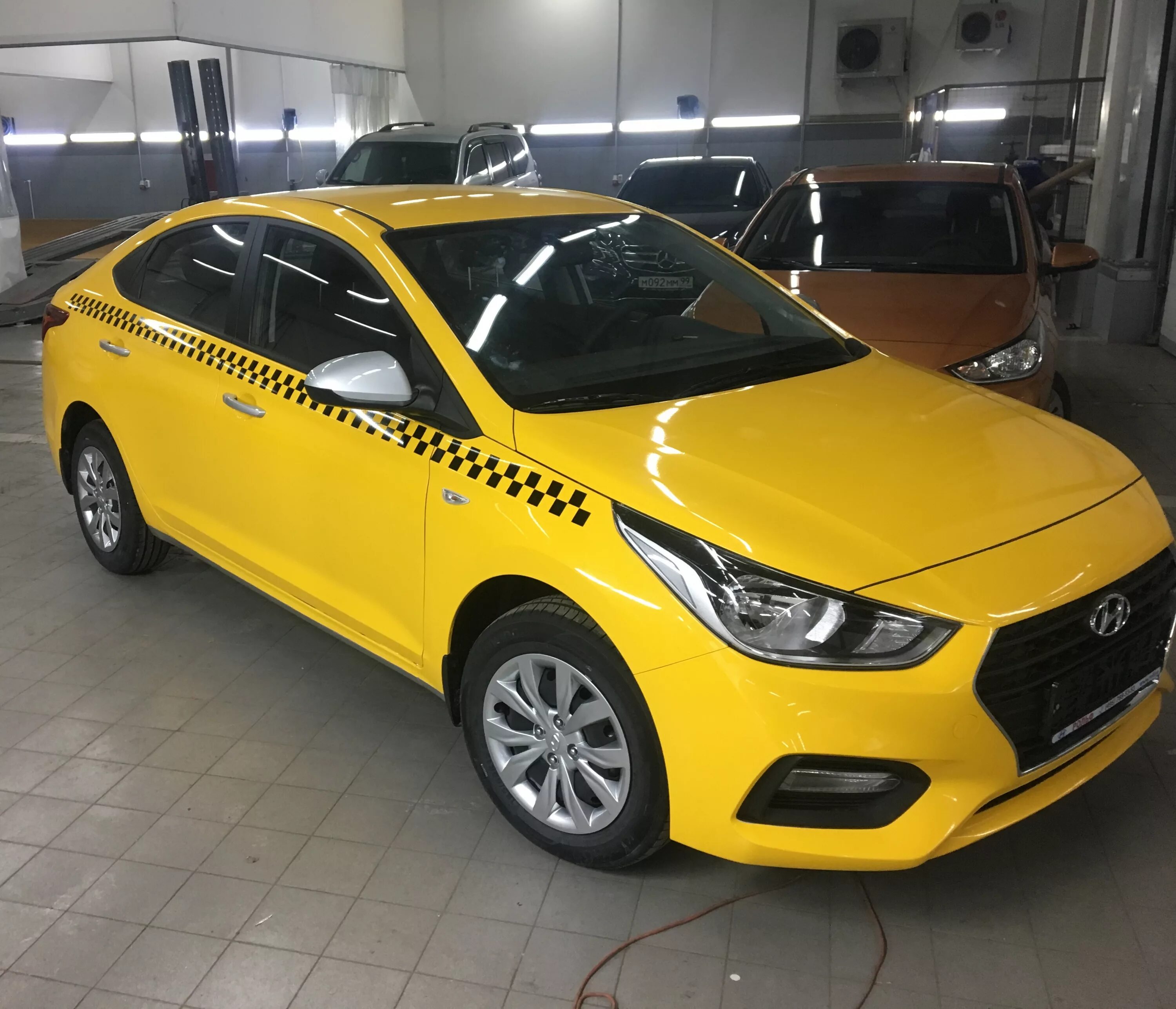 Хендай Солярис 2018 желтый. Hyundai Solaris Taxi. Hyundai Solaris 2018 такси. Хендай Солярис 2020 такси.